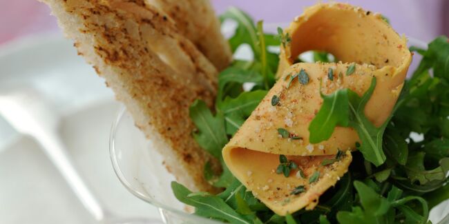 Salade de roquette et copeaux de foie gras