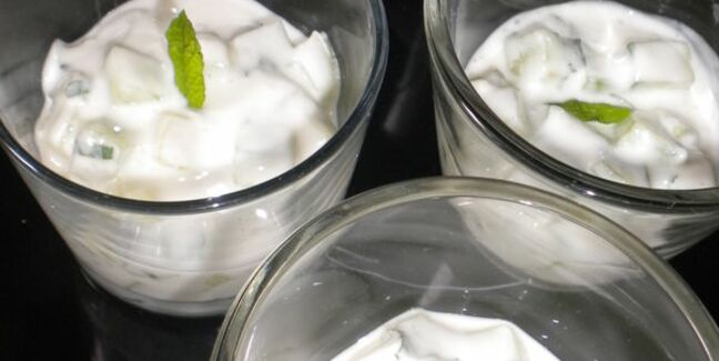 Labane bi khiyâr (yaourt au concombre)