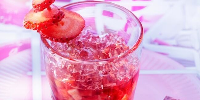 Tartare de fraises en gelée d’hibiscus