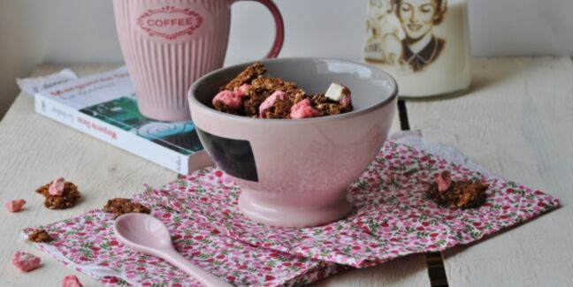 Granola au café et aux pralines roses