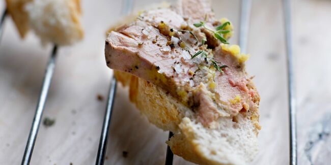 Terrine de foie gras de canard au poivre vert