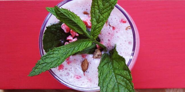 Milk-shake de fraises aux pralines roses