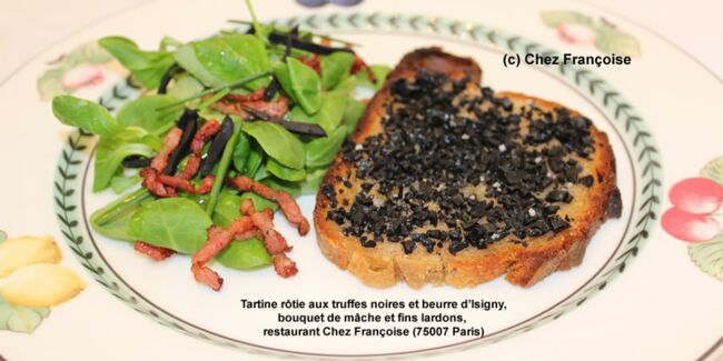 Tartine rôtie aux truffes noires et beurre d’Isigny, bouquet de mâche et fins lardons