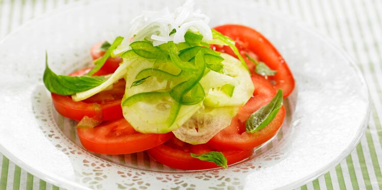 Salade de tomates, concombre et poivron vert