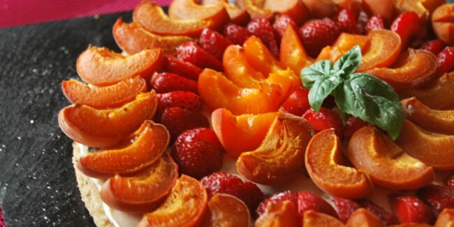 Tarte aux abricots - fraises au basilic
