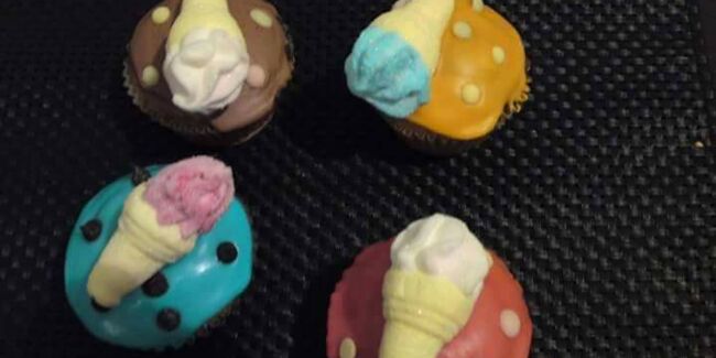 Cupcakes au glaçage coloré by Wassila Sedoud