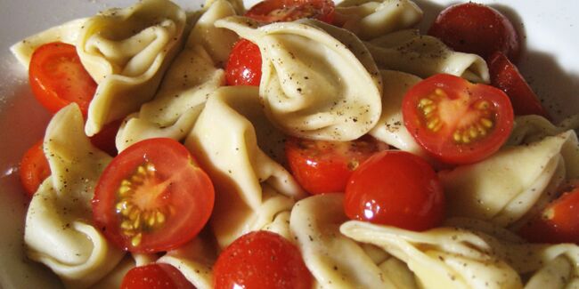 Tortelloni à la mozzarella, huile d’olive et tomates cerise