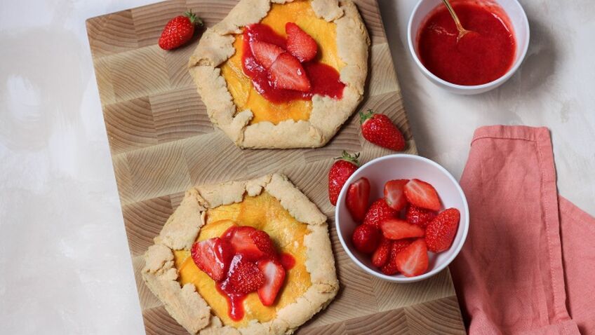Mini tartes rustiques mangue & fraises