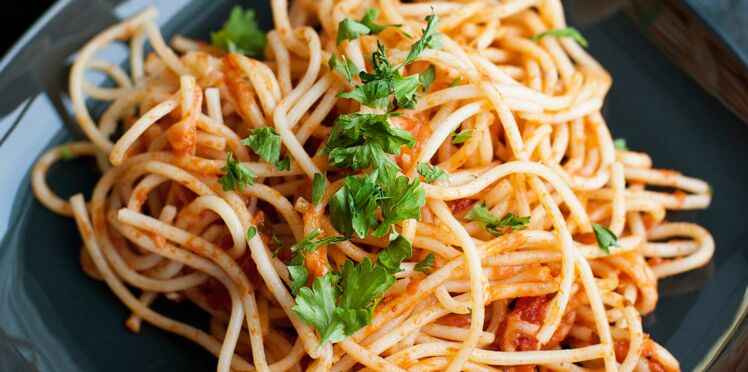 Spaghettis tout simples à la sauce tomate et aux herbes