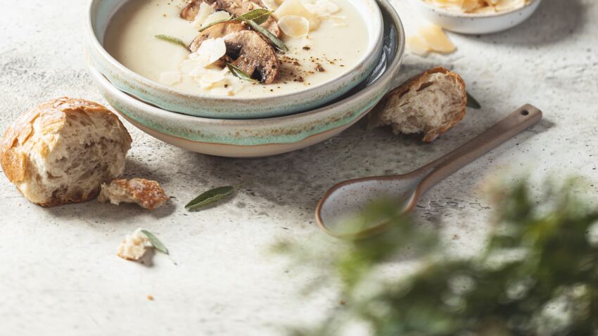 Soupe de chou-fleur, champignon et parmesan