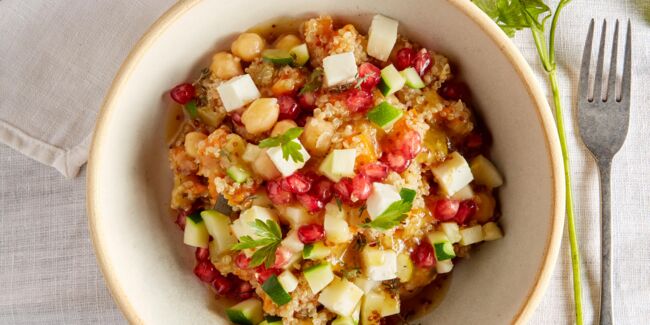 Salade de quinoa, pois chiche, courgettes, feta et grenade 