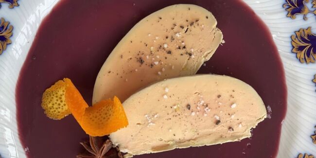 La surprenante recette du foie gras poché dans du vin chaud de Julie Andrieu