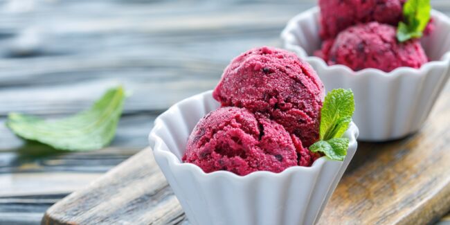 30 glaces et sorbets aux fruits rouges délicieusement rafraîchissantes 