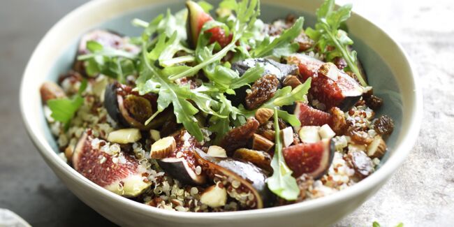Salade de quinoa aux figues et aux raisins secs