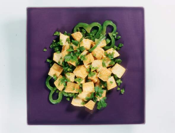 Dés de tofu aux poivrons verts