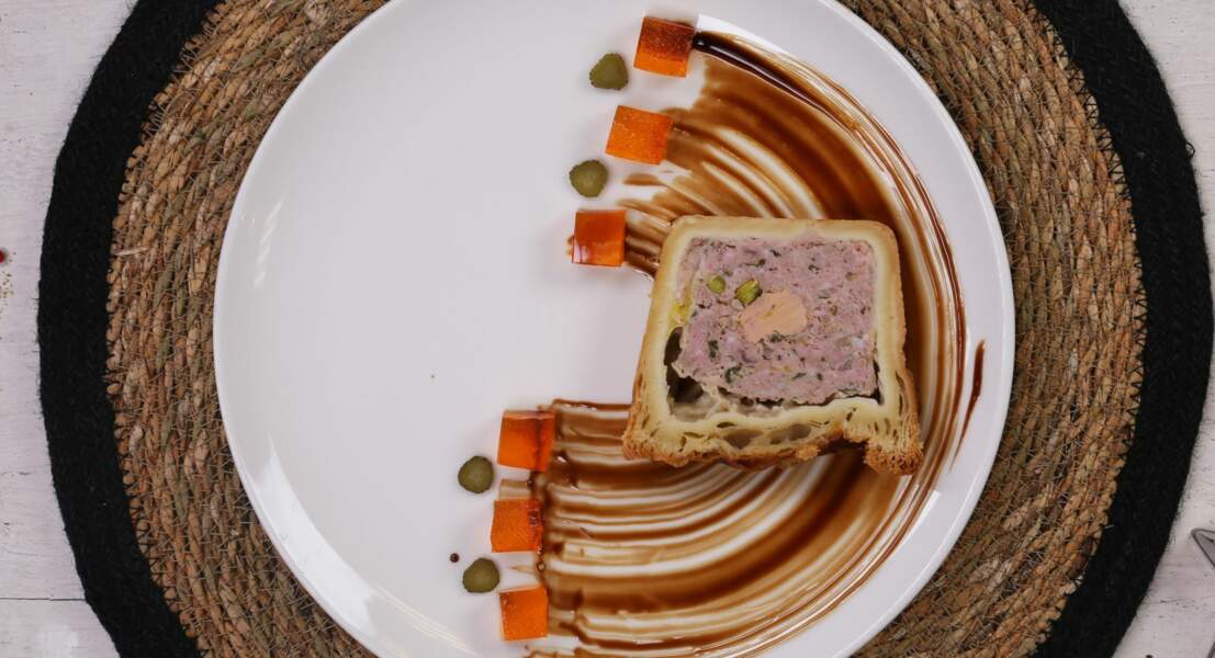 Pâté en croûte au foie gras et pistaches