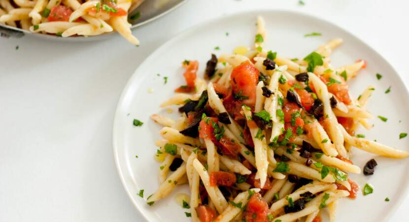 Salade de pâtes aux tomates et aux olives