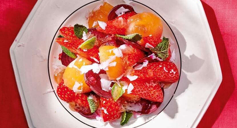 Salade de fruits à la gelée de rhubarbe
