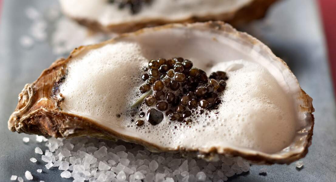 Huîtres en écume de caviar