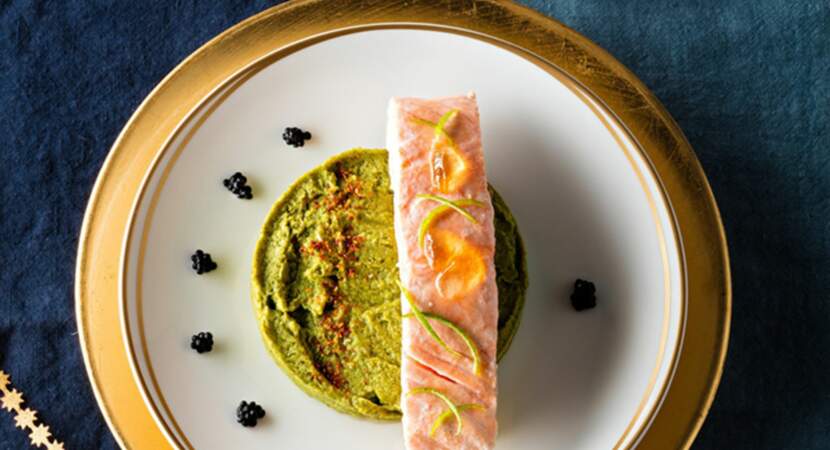 Saumon de Norvège confit à l’huile d’olive, mousseline de brocolis et gelée de piment d’Espelette