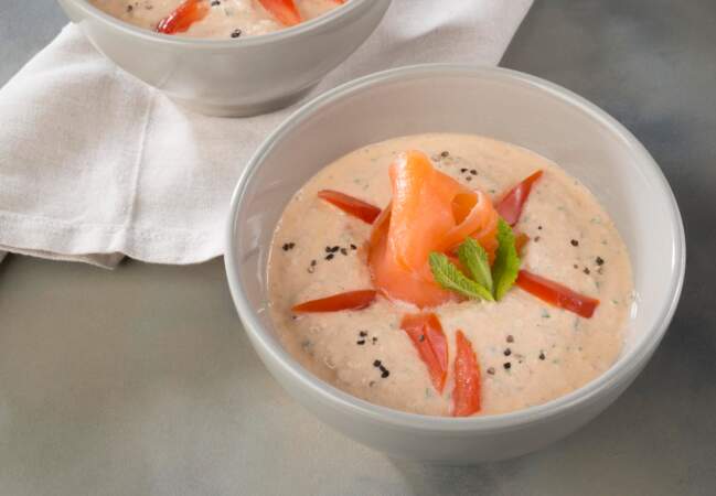Soupe froide au yaourt et au saumon