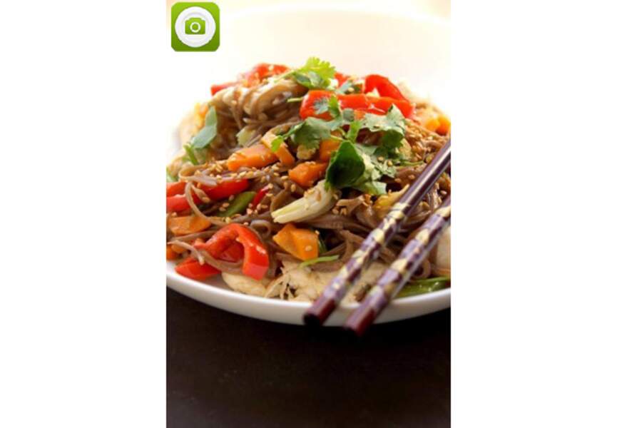 Le wok de légumes aux nouilles soba sautées de Spicy 