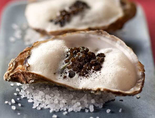 Noël chic : Huîtres en écume de caviar