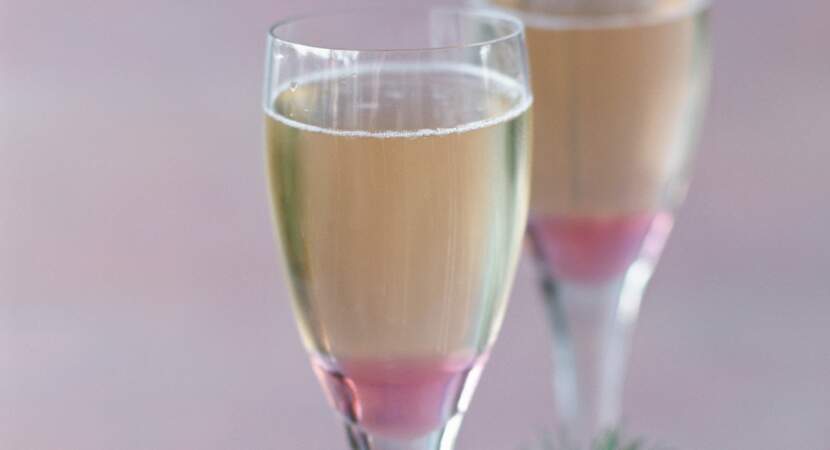 Champagne au sirop de géranium et petits verres gourmands