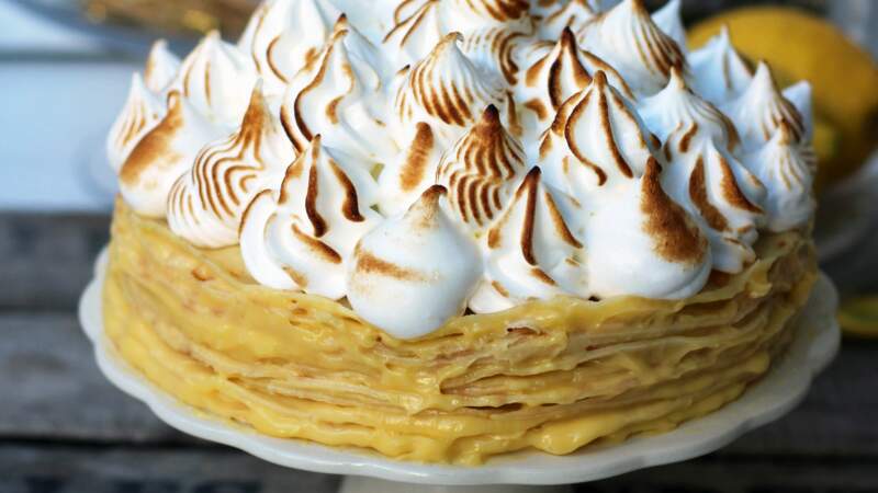 Vidéo : le gâteau de crêpes façon tarte au citron meringuée