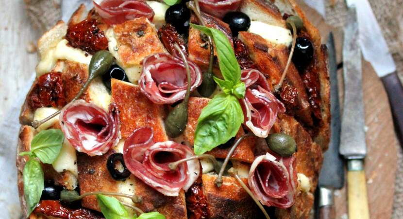 Pain herisson jambon, olives, tomates séchées