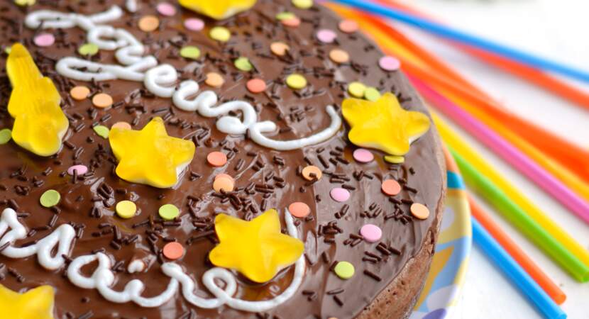 Gâteau joyeux anniversaire