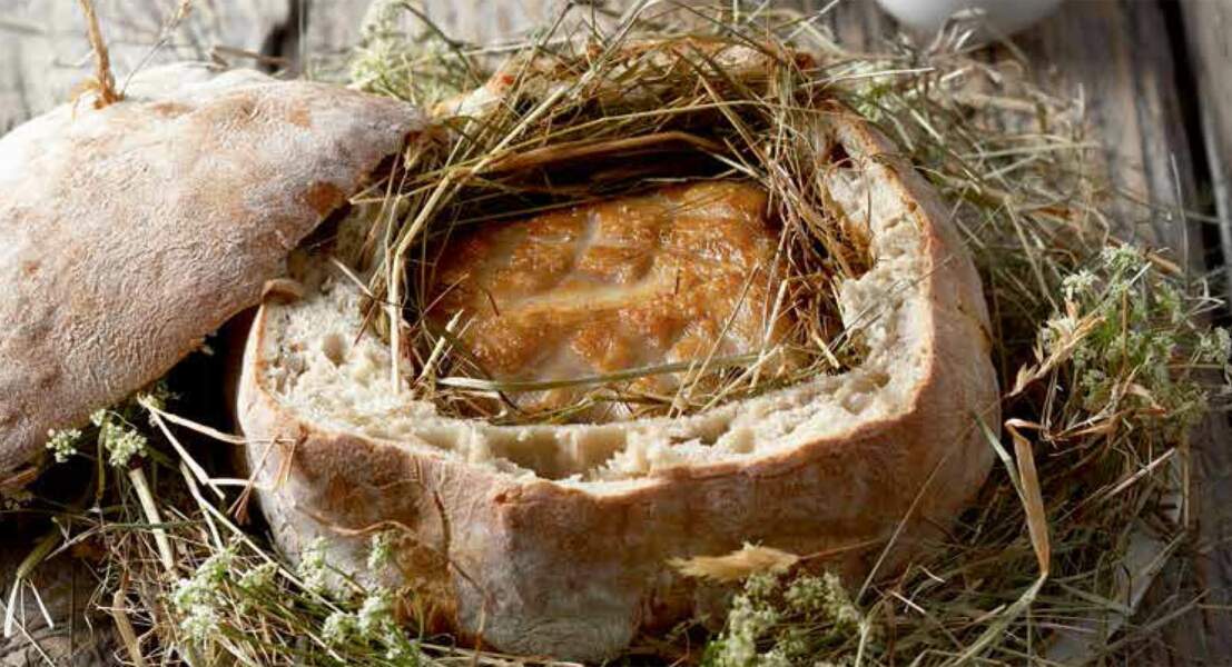 Selle d'agneau en croûte de foin de cistre, épices au loup, purée de pomme de terre aux cèpes de Régis Marcon