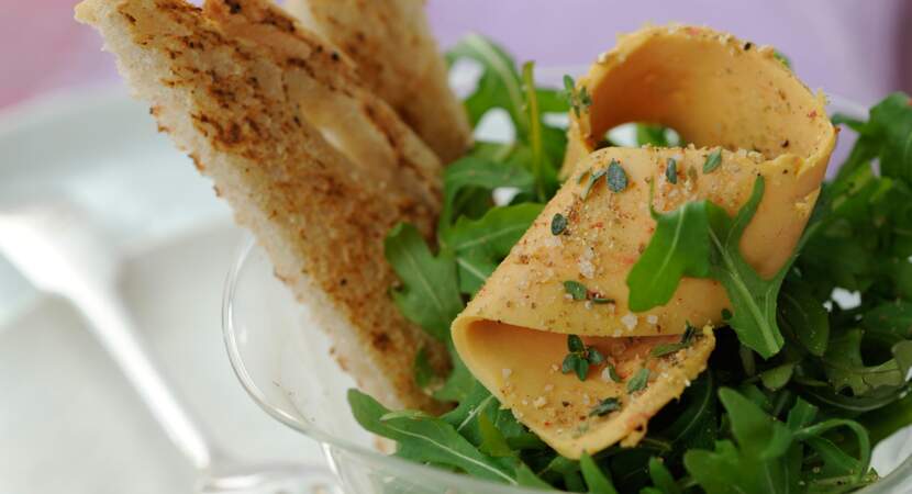 Salade de roquette et copeaux de foie gras