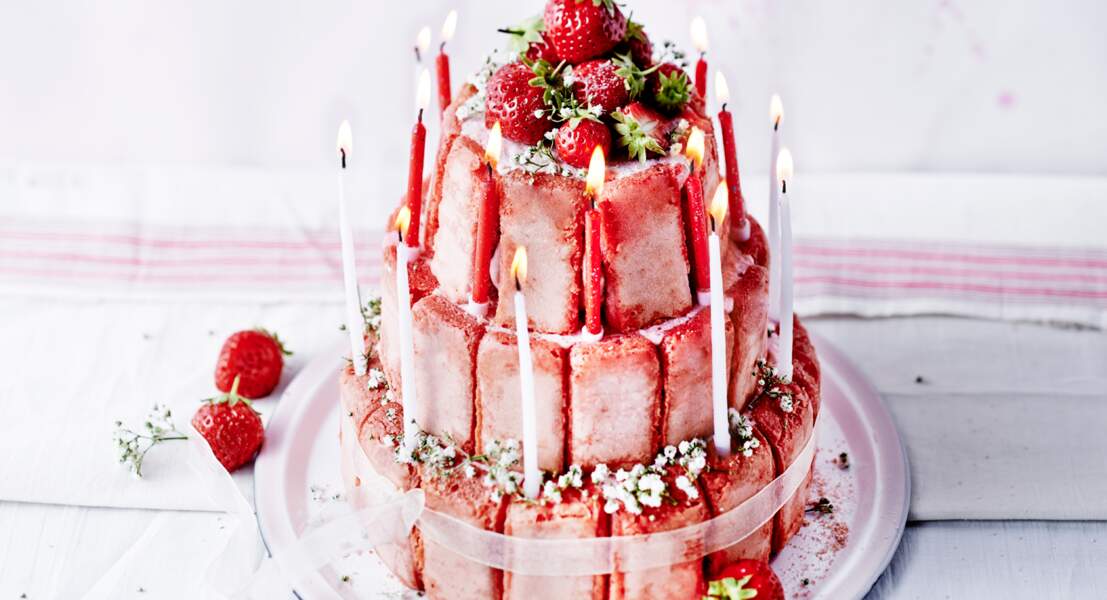 Gâteau d'anniversaire à étages