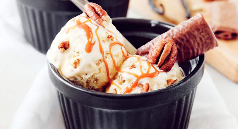 Crème glacée caramel et noix de pécan