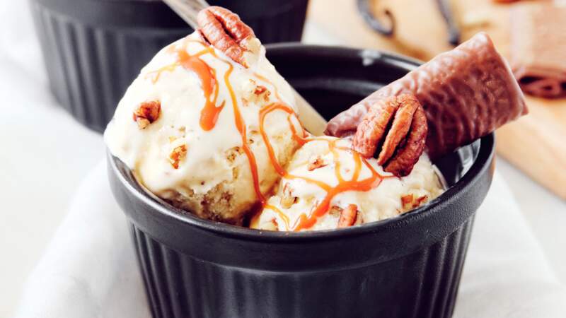 Crème glacée caramel et noix de pécan