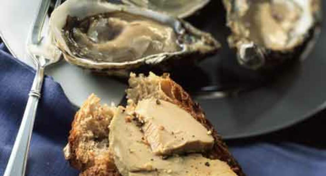Consommé aux huîtres et foie gras