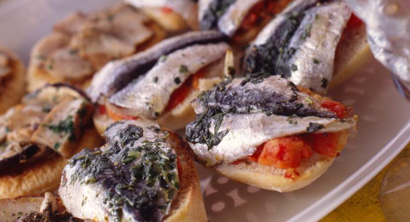 Canapés de sardines à la tomate