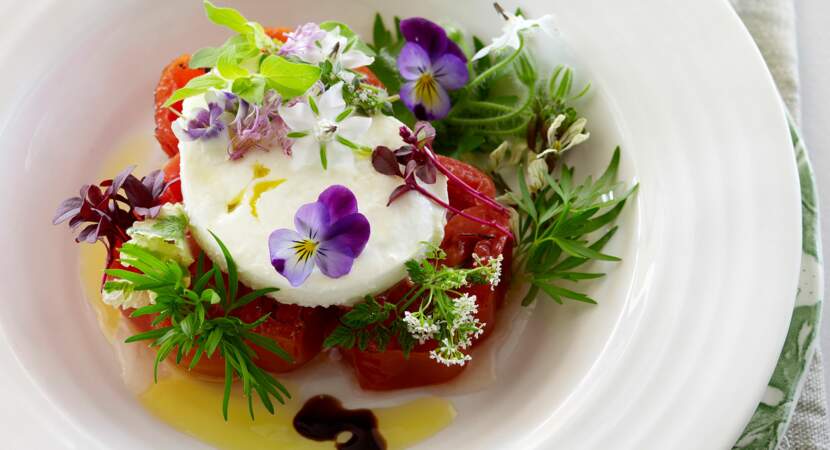 Salade tomate mozzarella aux fleurs