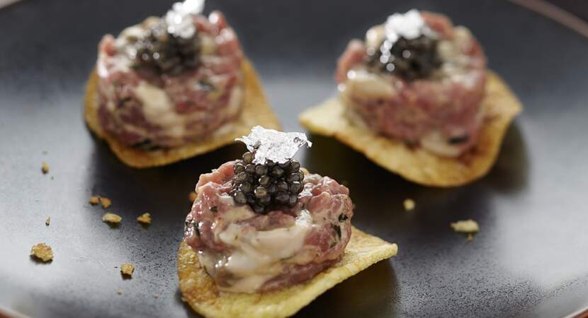 Tartare de bœuf aux huîtres et au caviar d’Aquitaine