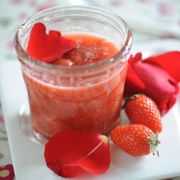 Compote de fraises à la rose