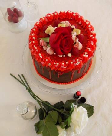 Gâteau de Saint-Valentin au chocolat cœur framboise