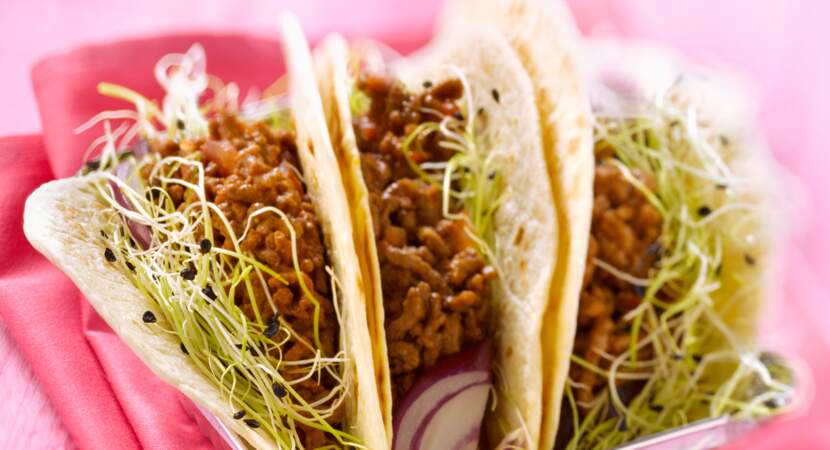 Tacos au bœuf hachée épicé et graines germées à la mexicaine