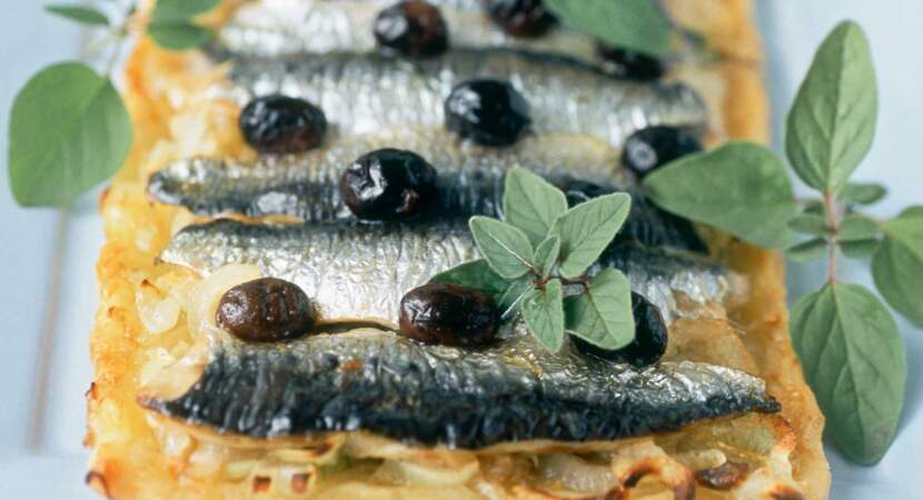 Tarte fine aux filets de sardine et olives