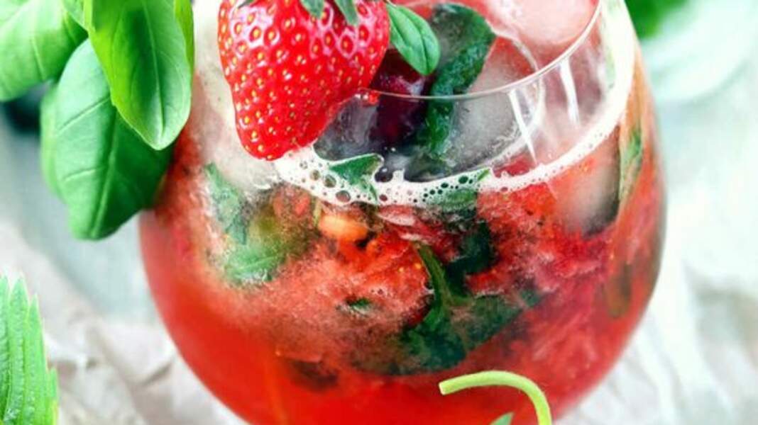 L'eau pétillante à la fraise et basilic