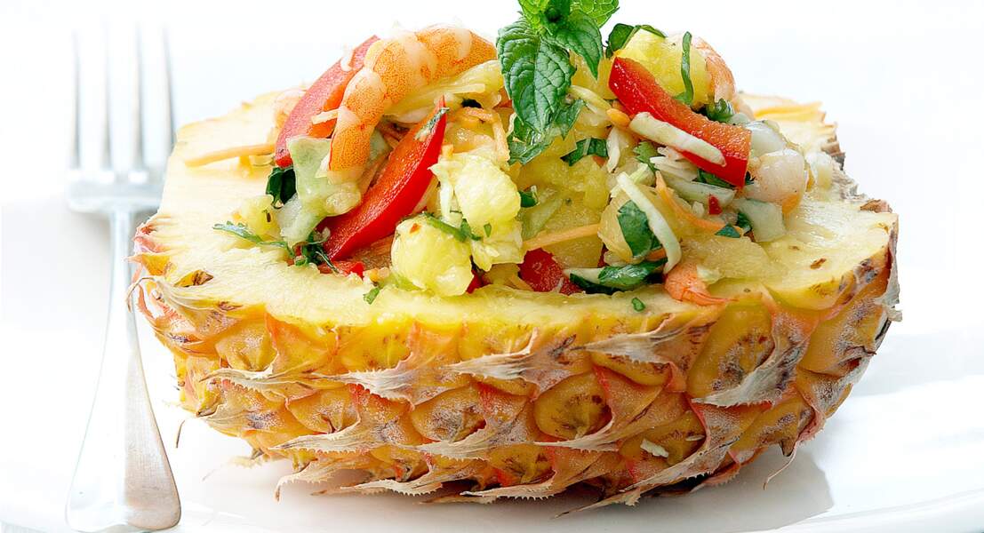 Salade en coque d'ananas