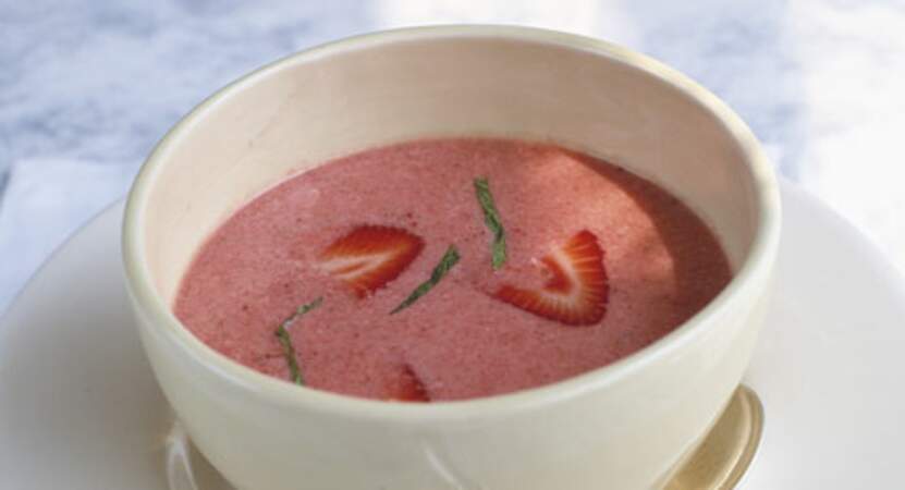 Soupe de fraises pétillante