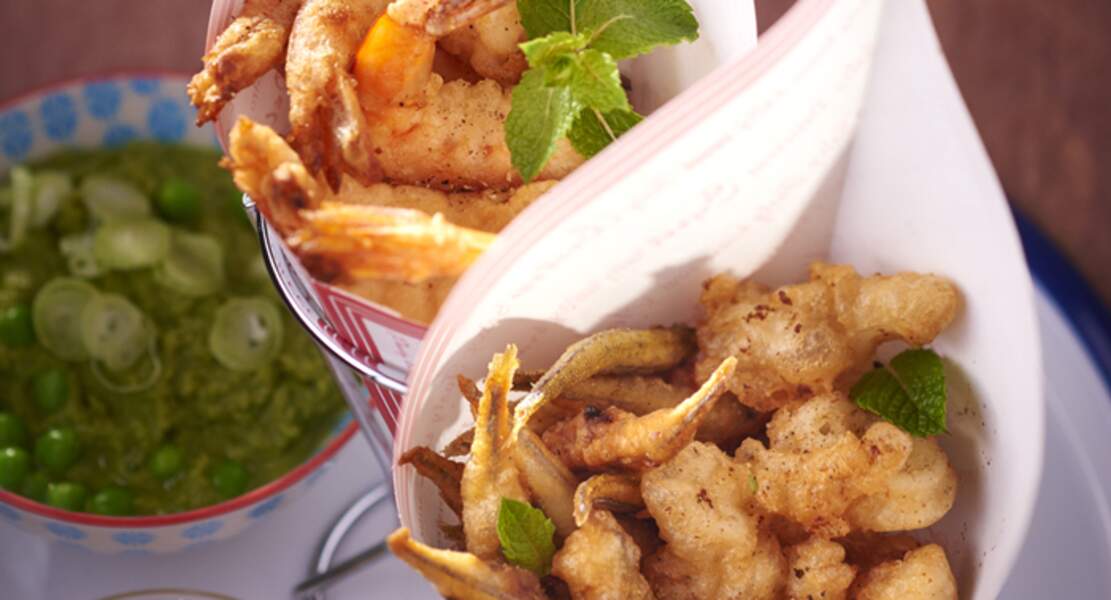 Calamars, crevettes et petite friture en fish and chips
