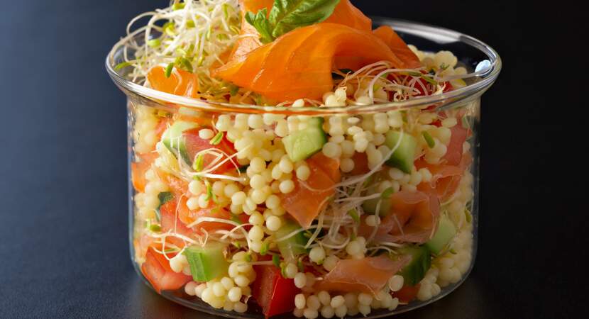 Salade au saumon et aux graines germées