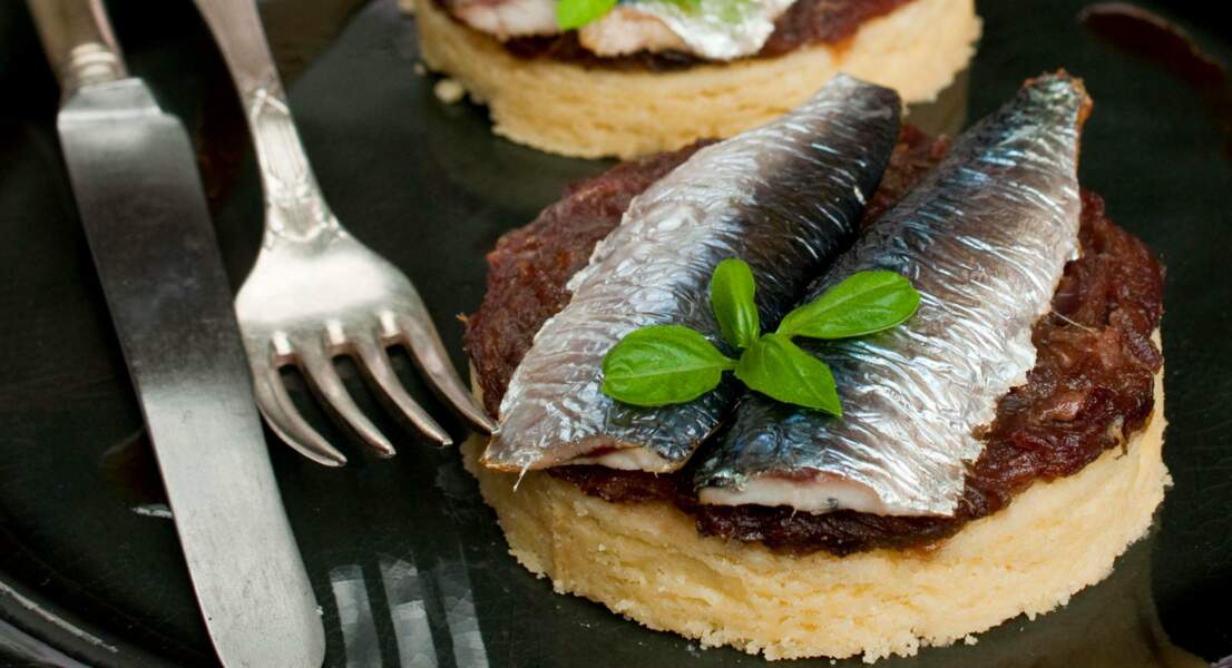 Sablés de pissaladière et sardines